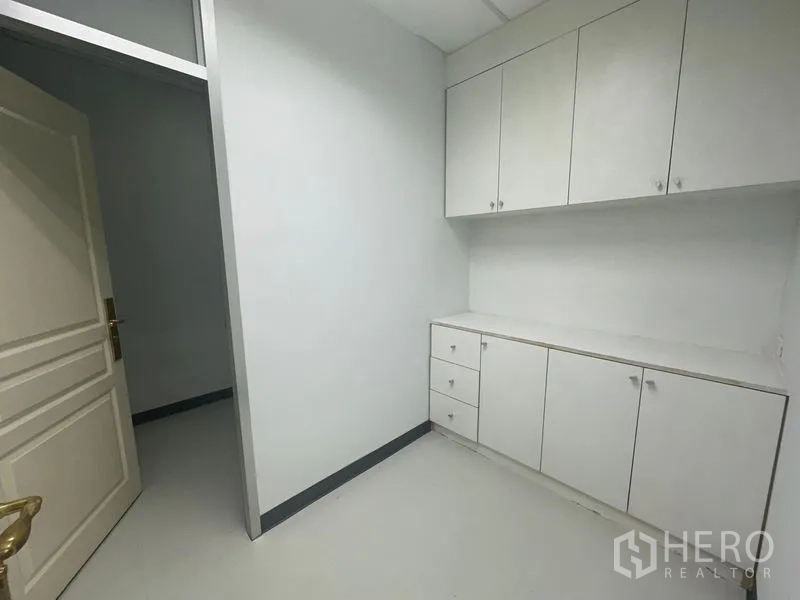 Office Space for rent in Bang Rak, Bangkok - Compact pantry or file room with built-in upper and lower storage cabinets.