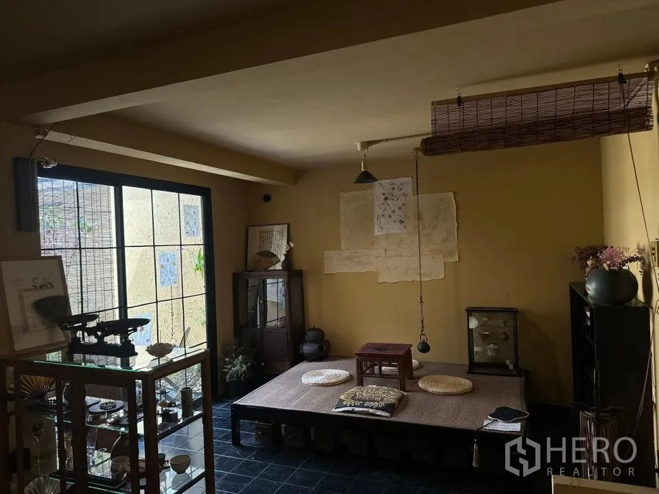 Retail Space for rent in Khlong Toei, Bangkok - Warm-toned interior with low platform seating, display cabinets, and a sliding glass door.