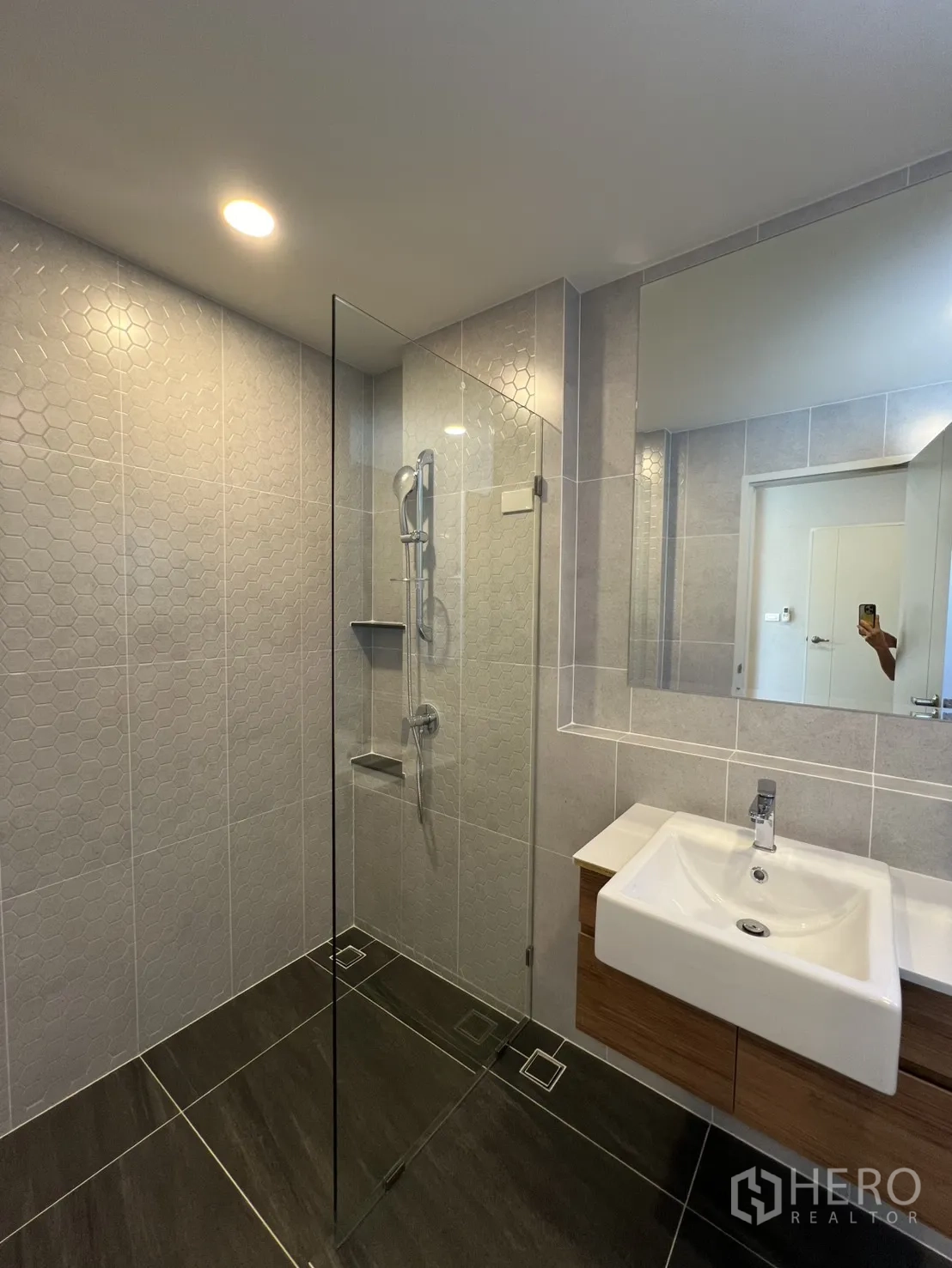 Property Image #27 for property HRE01394