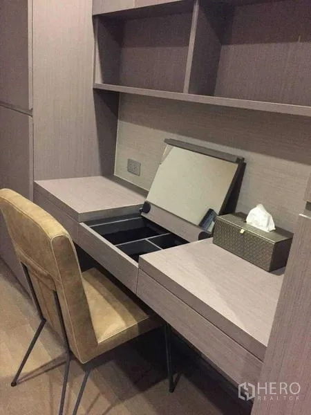 Condominium for rent in Bang Rak, Bangkok - Close-up of dressing table with flip-top mirror and storage drawers.
