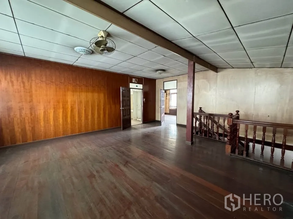 Detached House for rent or sale in Watthana, Bangkok - Spacious upstairs landing with timber flooring and staircase, suits lounge or office.