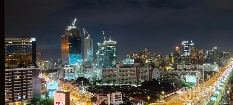 公寓 出租 - 高层阳台眺望曼谷夜间天际线