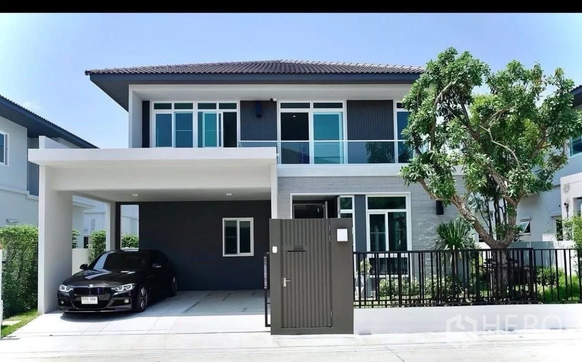 บ้าน ให้เช่าในSamut Prakan - หน้าบ้านเดี่ยวสองชั้นสไตล์โมเดิร์น พร้อมรั้วและที่จอดรถในร่ม 2 คัน ในบางพลี สมุทรปราการ