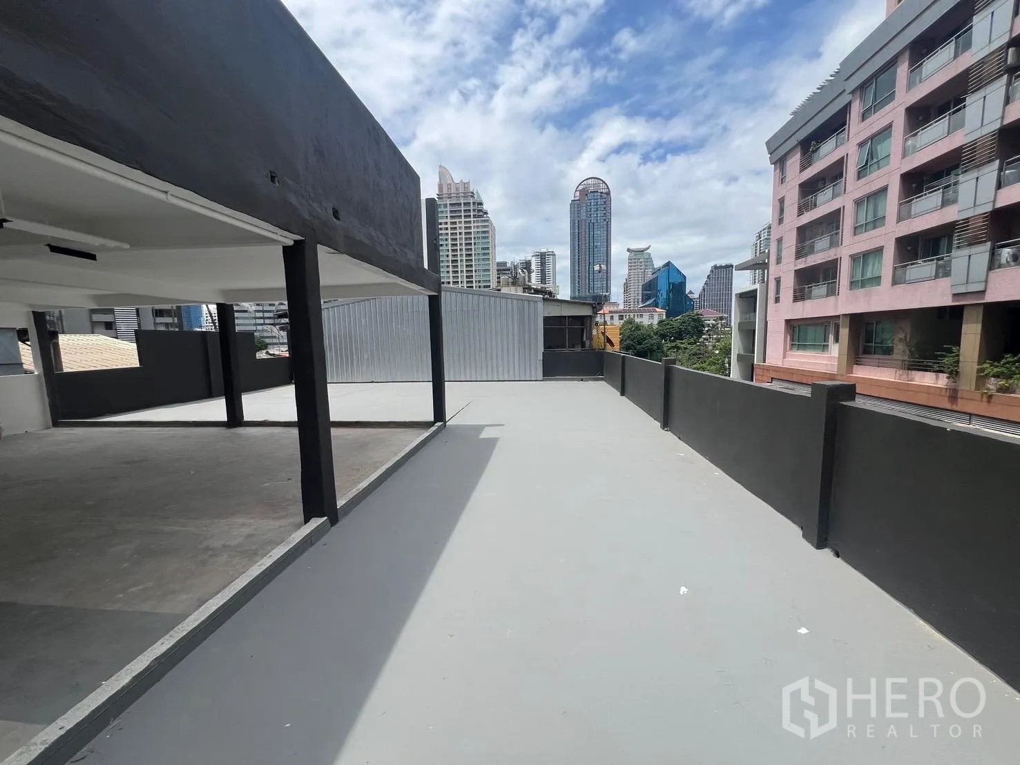 Retail Space for rent in Bang Rak, Bangkok - Long rooftop walkway and terrace beside the covered area with views of surrounding mid-rise buildings.