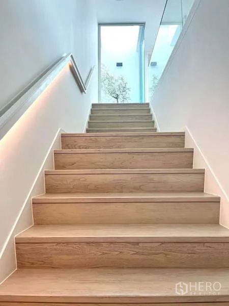 Detached House for rent or sale in Bang Phli, Samut Prakan - Wide timber staircase with glass balustrade and natural light from a tall window.