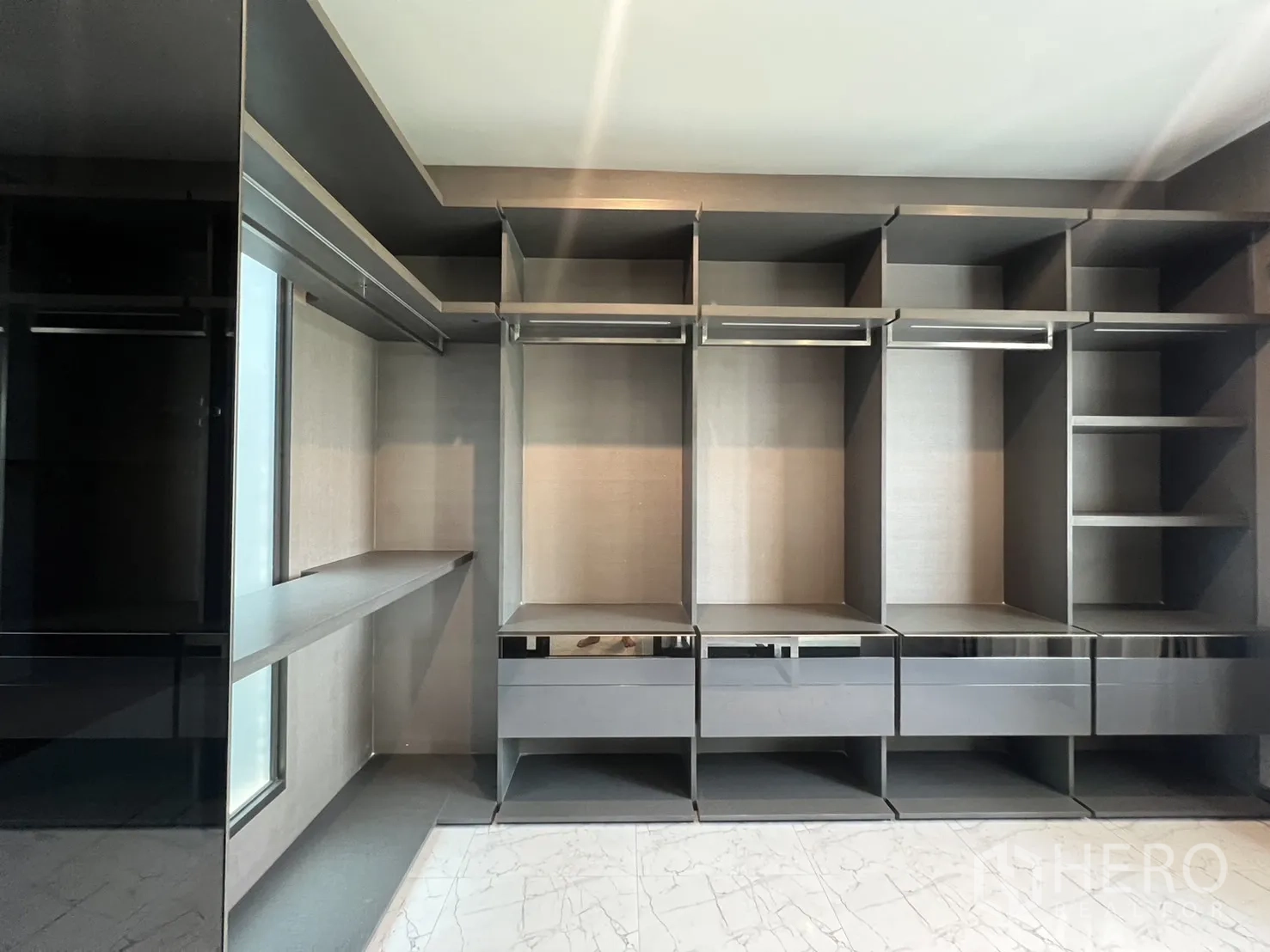 Townhouse for rent in Lat Phrao, Bangkok - Walk-in closet second angle with window, drawers and shelving.