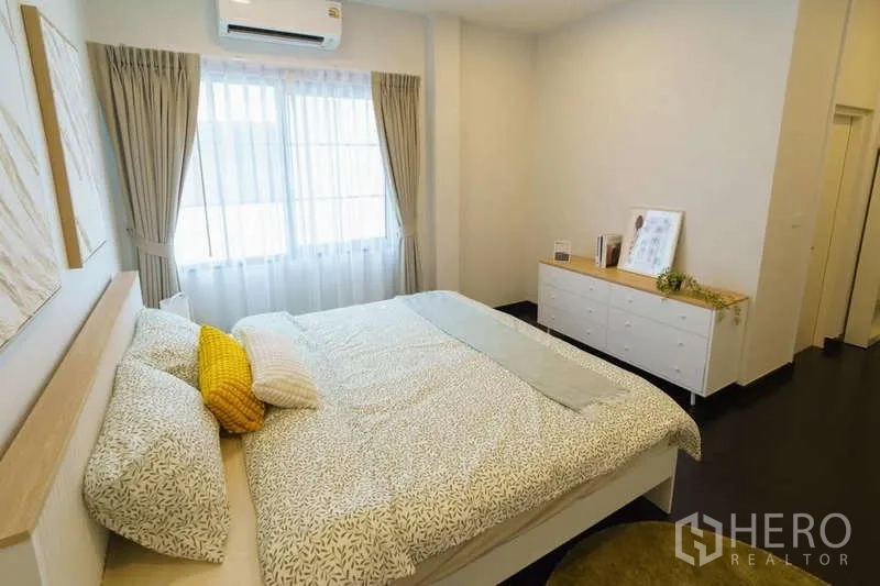 Detached House for rent or sale in Bang Phli, Samut Prakan - Bright guest bedroom with large window, sheer curtains and dresser.