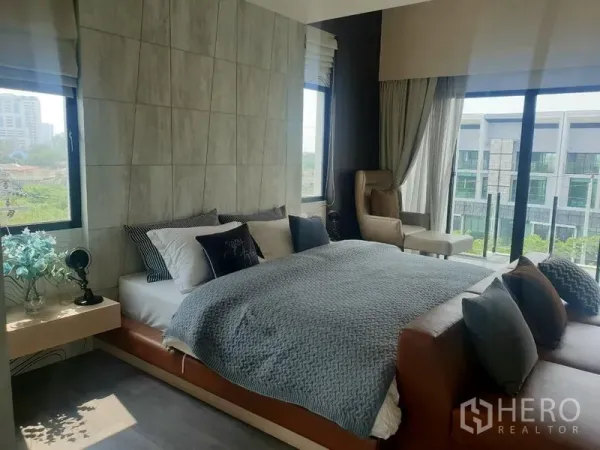 Home Office for rent - Sunlit bedroom with large windows, balcony doors and urban views.