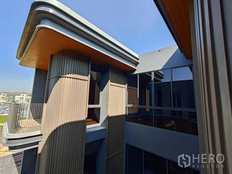 Detached House for rent in Wang Thonglang, Bangkok - Architectural detail of upper levels and sky bridge of the modern home.