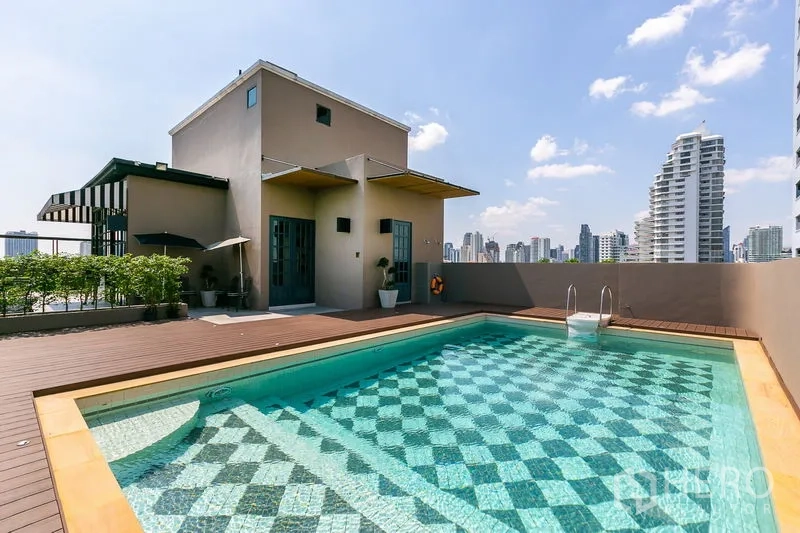 Apartment for rent in Watthana, Bangkok - Rooftop swimming pool with deck and wide Bangkok skyline views.