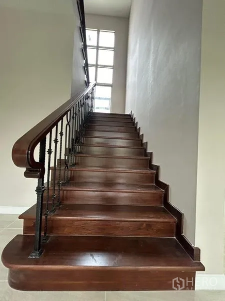 Detached House for rent or sale - Close-up of wooden staircase with wrought-iron railing.