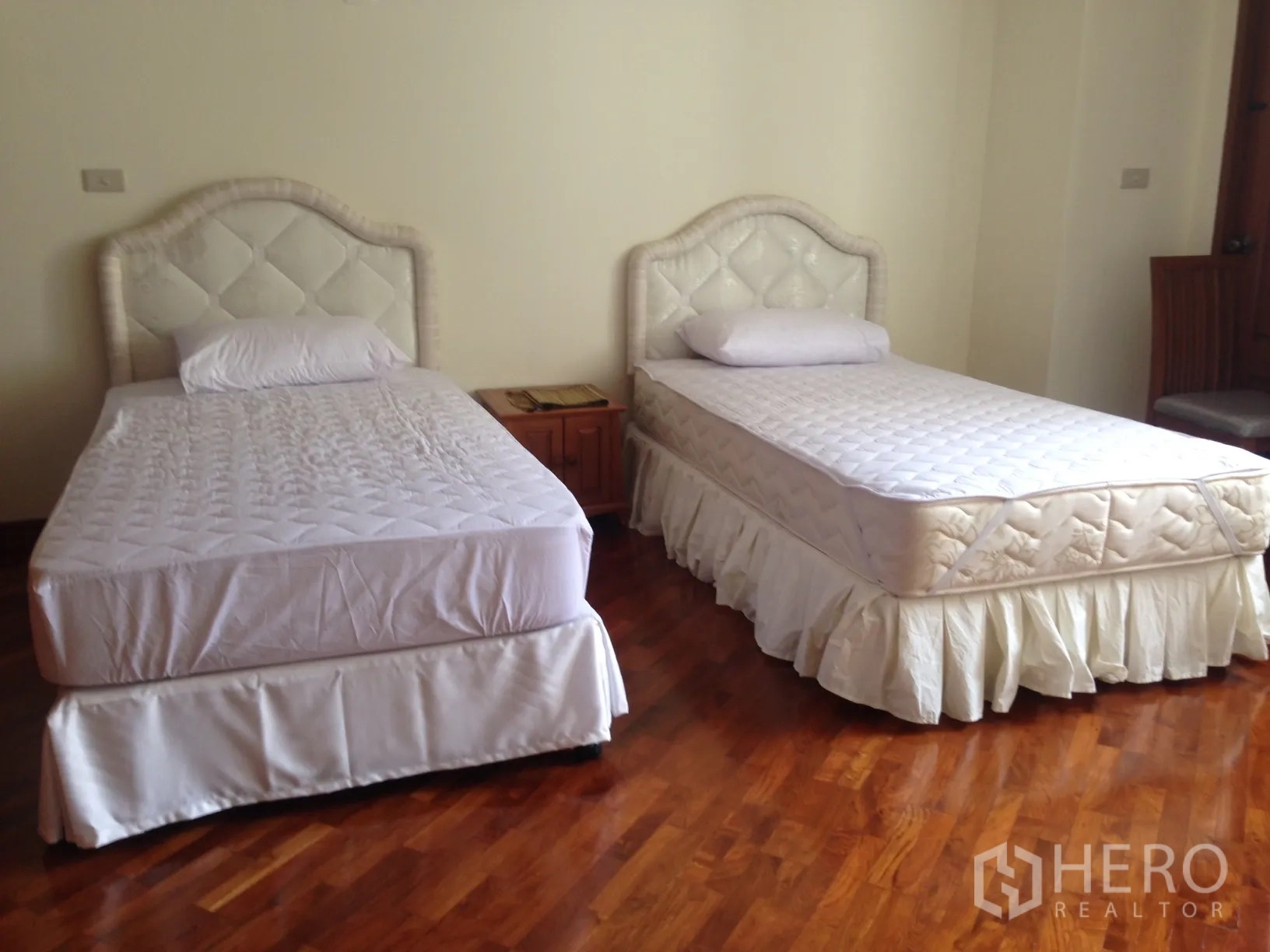 公寓 出租在Khlong Toei, Bangkok - 大客卧，双单人床铺，打磨木地板