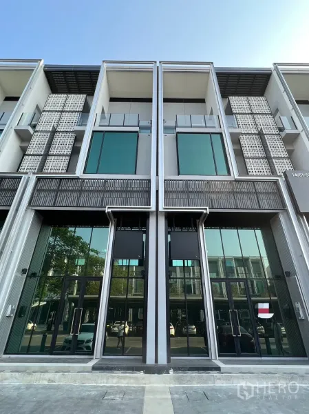 Home Office for rent in Bang Phli, Samut Prakan - Contemporary three‑storey home office with floor‑to‑ceiling glass facade and twin entrances.