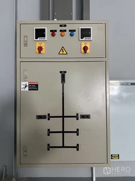 โรงงาน ให้เช่าในPathum Thani - ตู้ควบคุมไฟฟ้ากำลังสูง รองรับหม้อแปลง 500 kVA