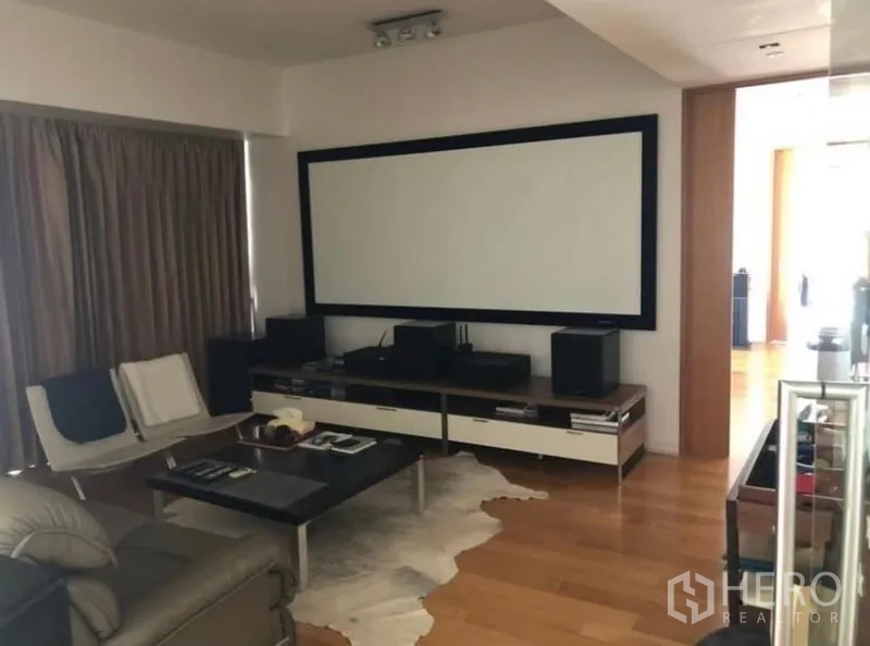 Condominium for rent in Sathon, Bangkok - Private home theater room with large projector screen and seating