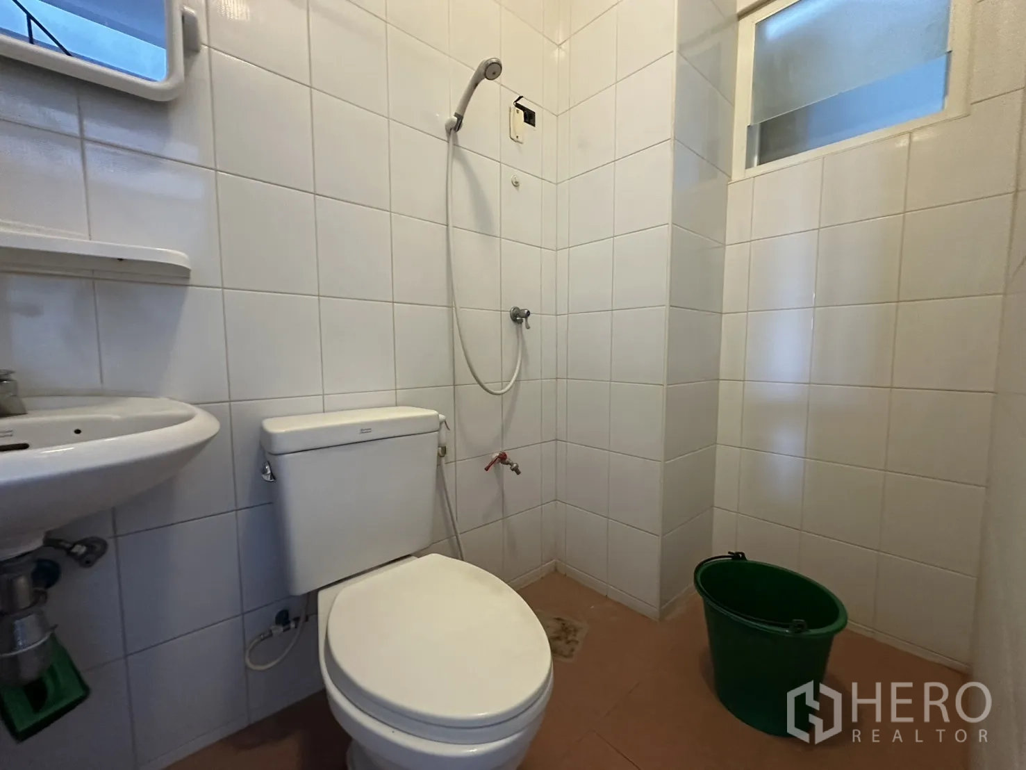 Shophouse for rent in Phra Khanong, Bangkok - Bathroom with shower, toilet, and white tile walls.