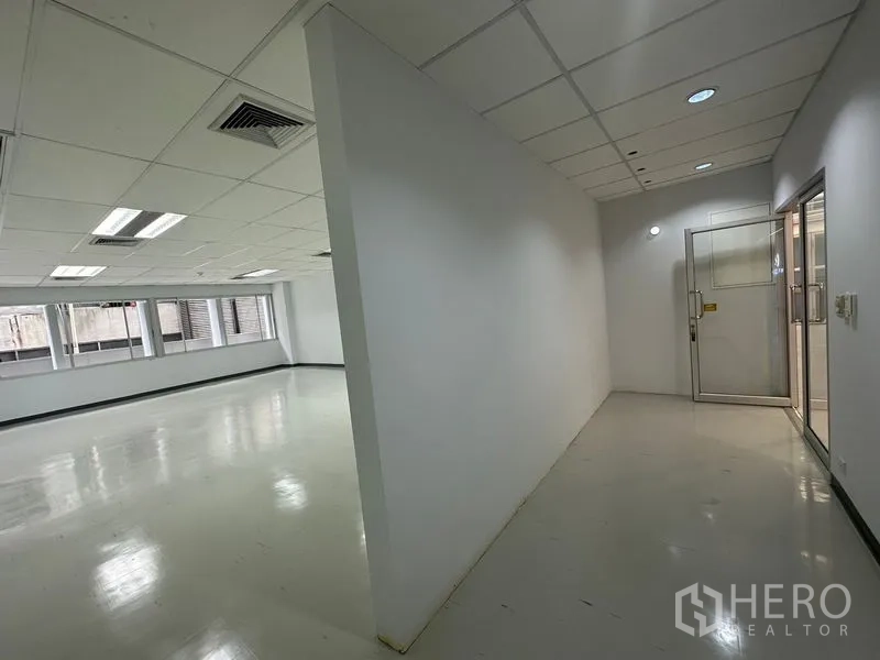 Office Space for rent in Bang Rak, Bangkok - Entrance corridor with a glass door opening into a bright open-plan office area.