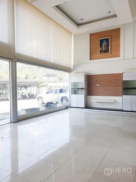 Office Space for rent in Suan Luang, Bangkok - Bright lobby with floor-to-ceiling windows, tiled floors, and roller blinds.