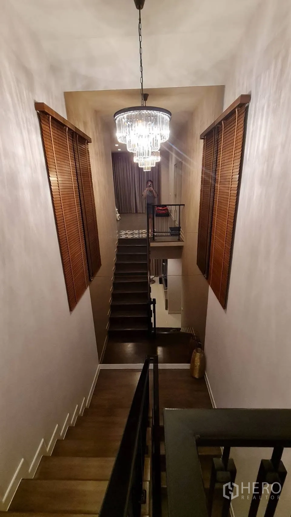 Detached House for rent in Saphan Sung, Bangkok - Stairwell with dark wood steps and chandelier lighting.