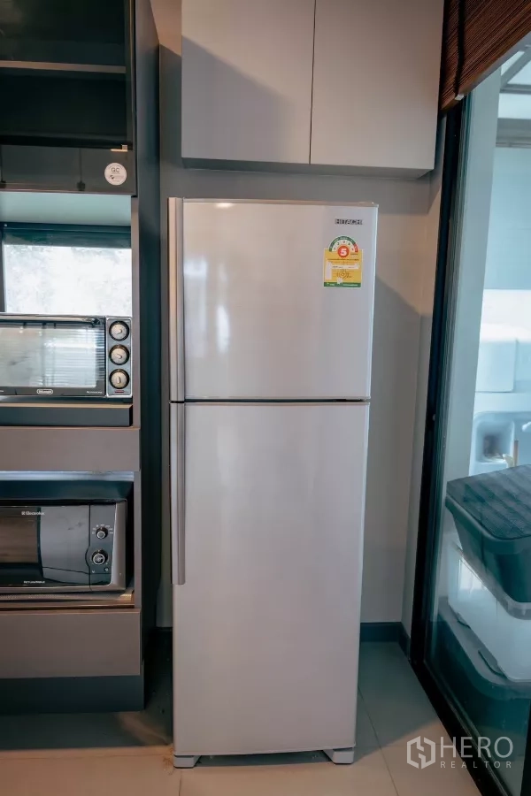 Detached House for rent or sale in Bang Phli, Samut Prakan - Appliance wall with refrigerator, microwave and oven in built‑in cabinets.