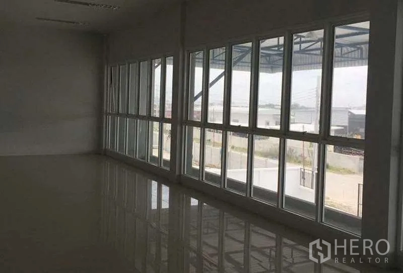 Warehouse for rent in Bang Bo, Samut Prakan - Glass-fronted office with panoramic windows overlooking the warehouse yard.