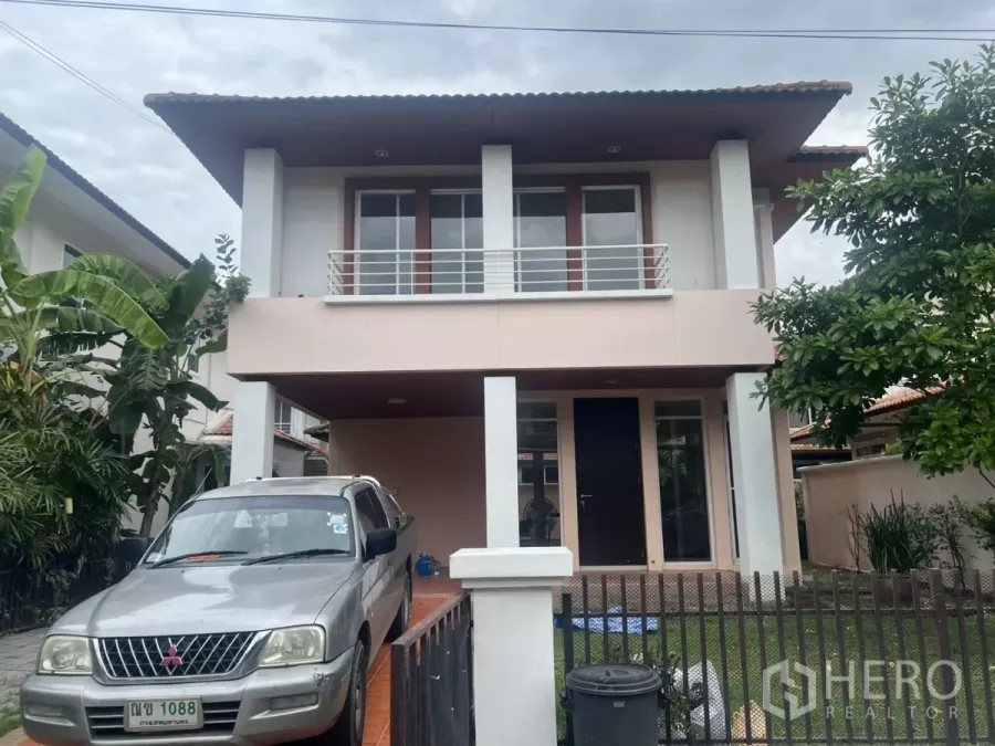Detached House for rent in Wang Thonglang, Bangkok - Two-storey detached house with balcony, carport and gated front lawn in Wang Thonglang, Bangkok.