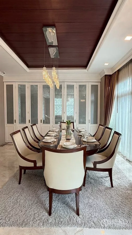 Detached House for rent or sale in Bang Phli, Samut Prakan - Dining space with sliding glass doors and modern lighting