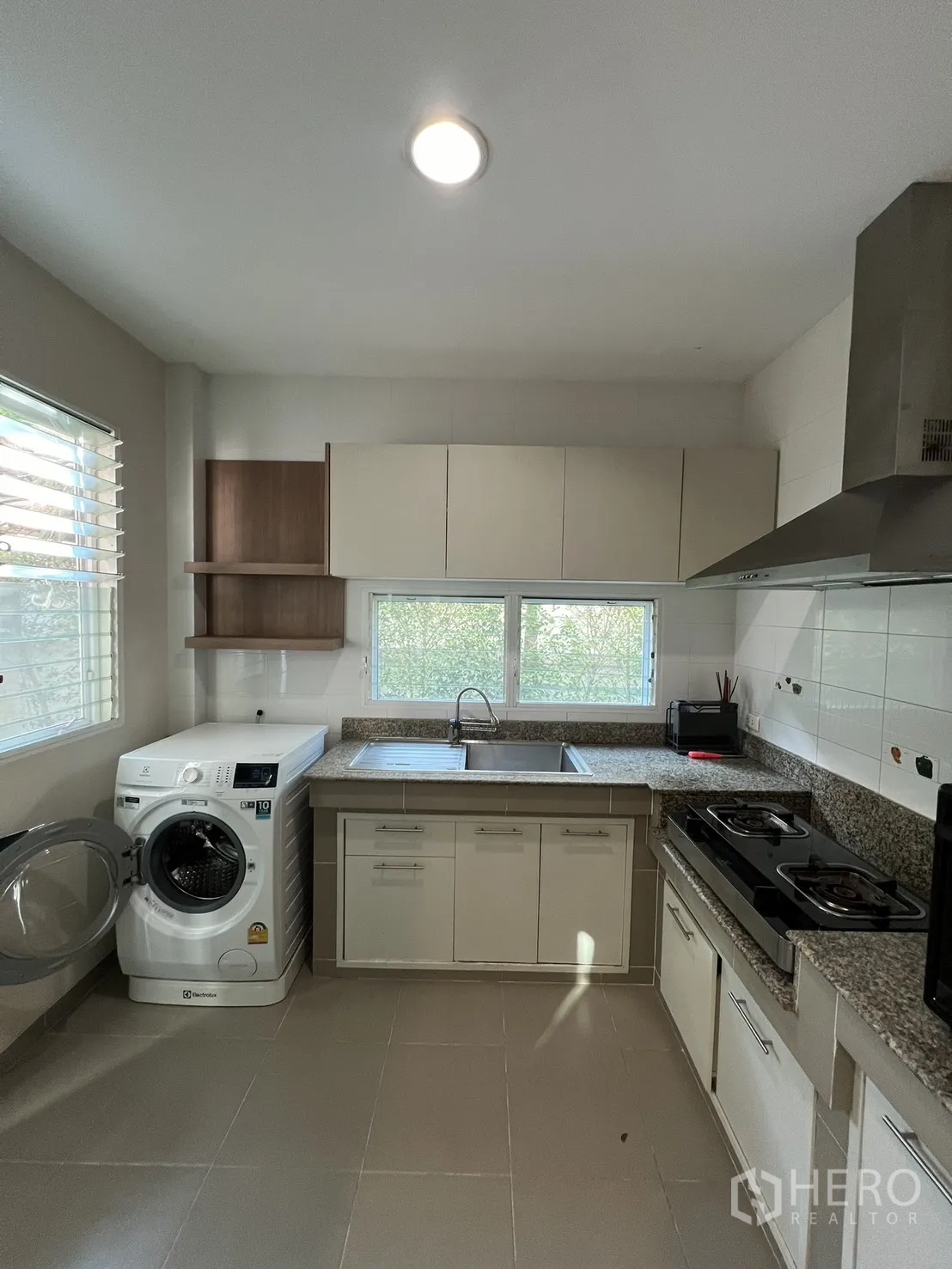 Property Image #24 for property HRE00542