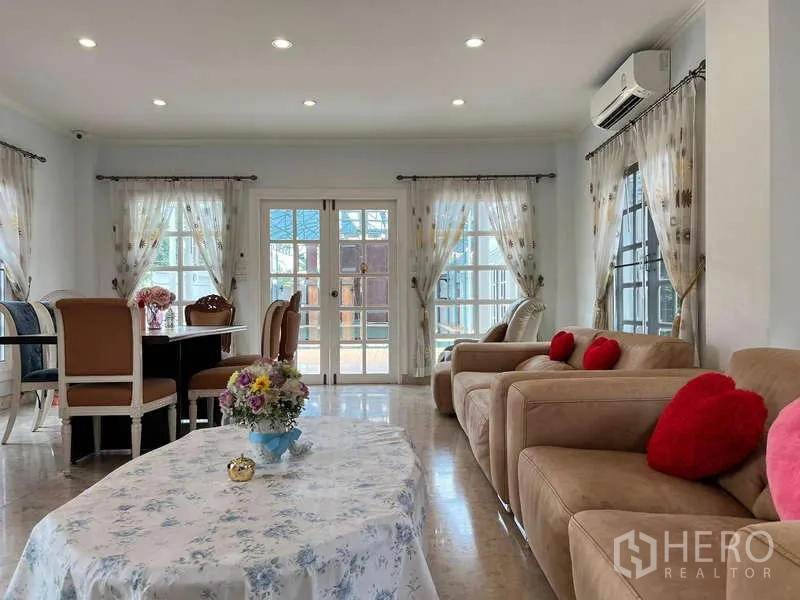 Detached House for rent in Bang Phli, Samut Prakan - Cozy lounge and dining space with French doors opening to the terrace.