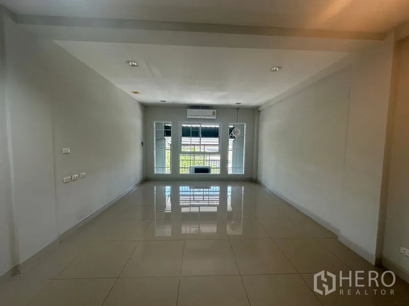 Home Office for rent in Bang Na, Bangkok - Long rectangular room with windows and AC, suitable for a meeting space.