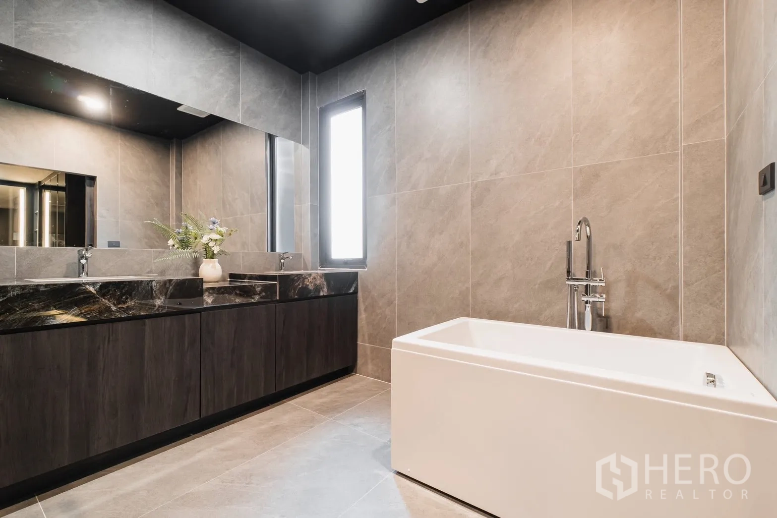 Detached House for rent or sale in Prawet, Bangkok - Bathroom showcasing freestanding bathtub and long double vanity