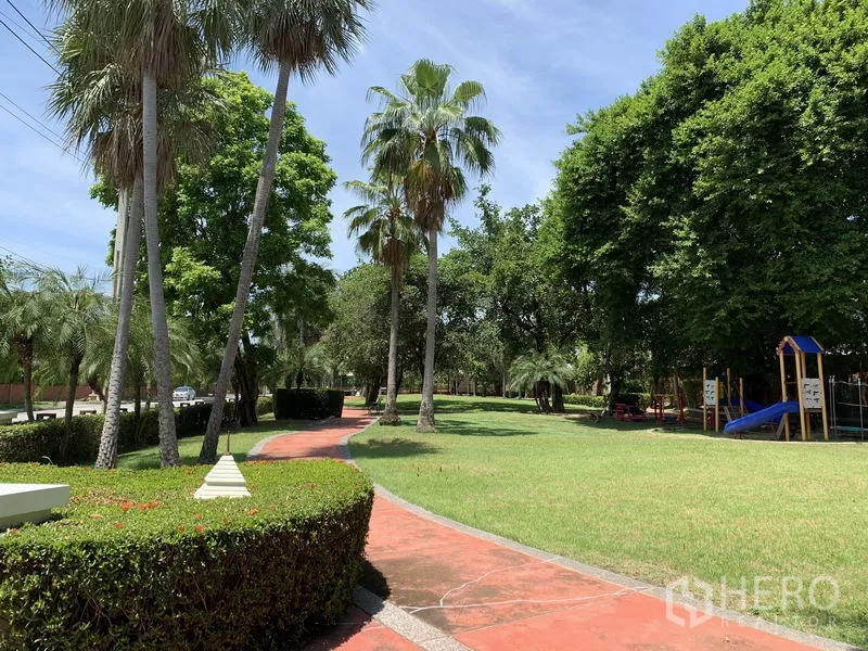 独立式住宅 出租或出售在Pak Kret, Nonthaburi - 绿意公园，慢跑步道、草坪和儿童游乐场