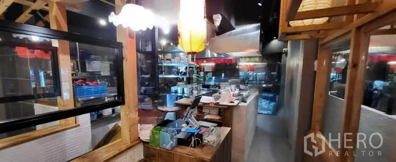 Shophouse for rent in Khlong Toei, Bangkok - Service counter and cashier area facing open kitchen with glass partitions.