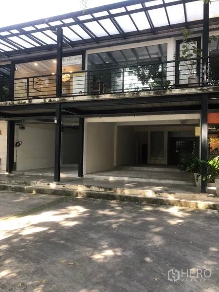 Retail Space for rent in Watthana, Bangkok - Ground-floor shopfront with covered terrace beneath a metal pergola.