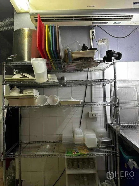 Retail Space for rent in Watthana, Bangkok - Back-of-house metal shelving with storage containers in a tiled prep room.