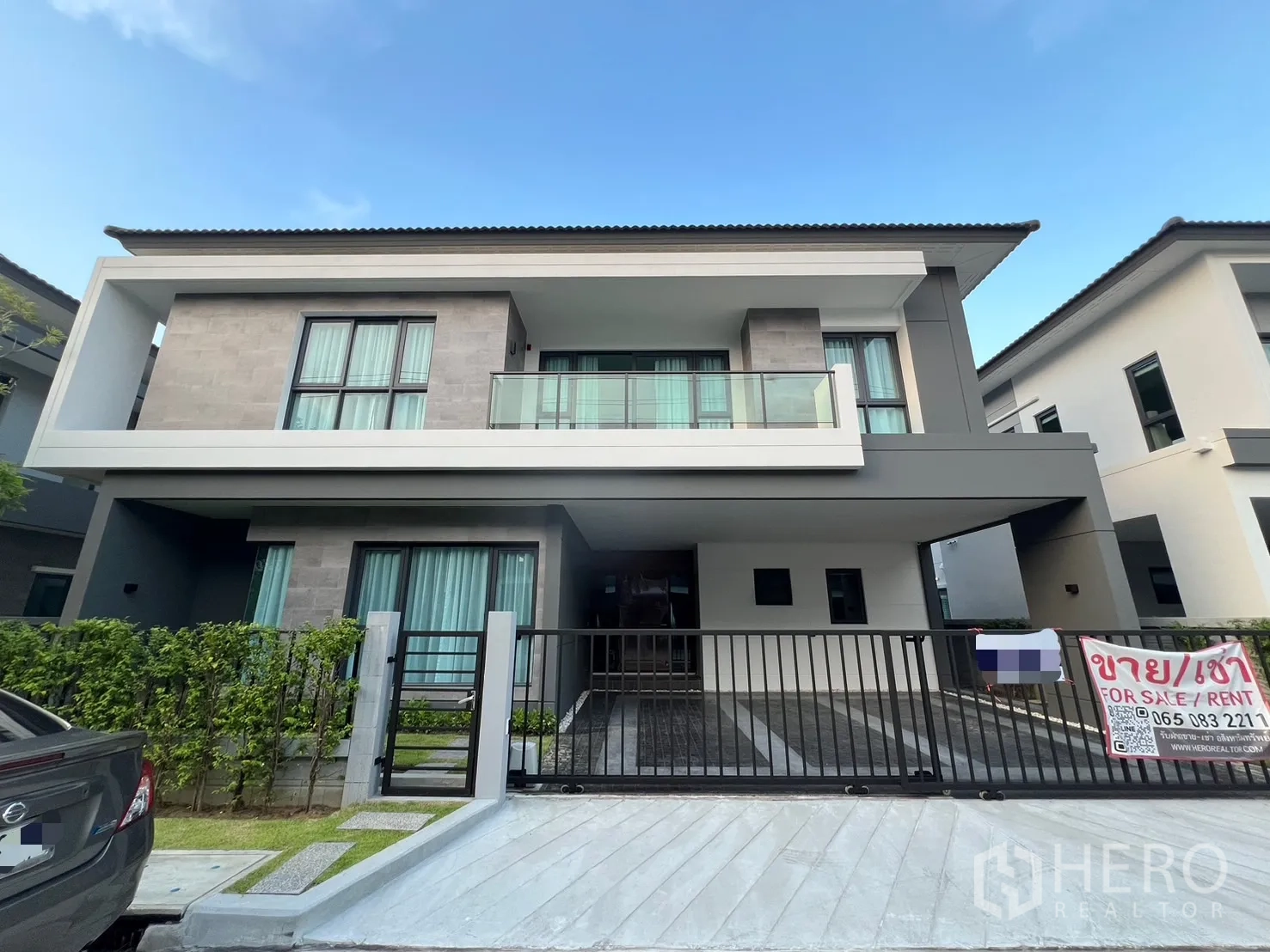 Detached House for rent or sale in Bang Phli, Samut Prakan - Modern two-storey detached house facade with balcony and gated driveway.