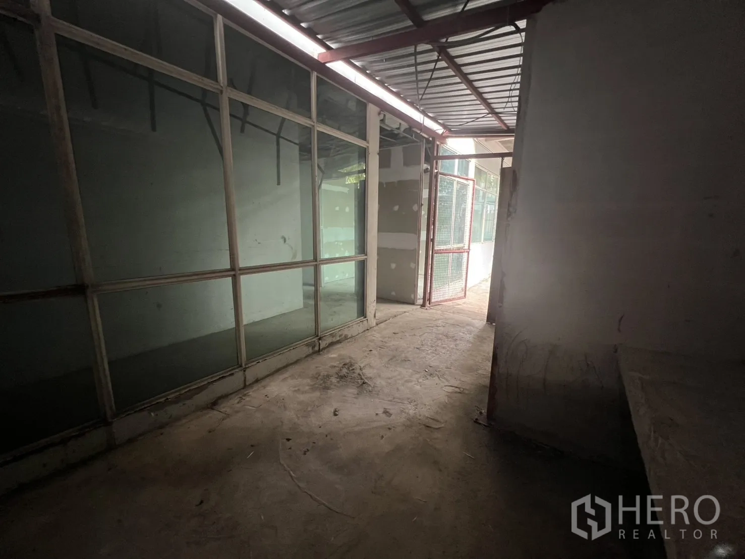 Retail Space for rent in Watthana, Bangkok - Compact room with staircase feature and a floor-to-ceiling window.