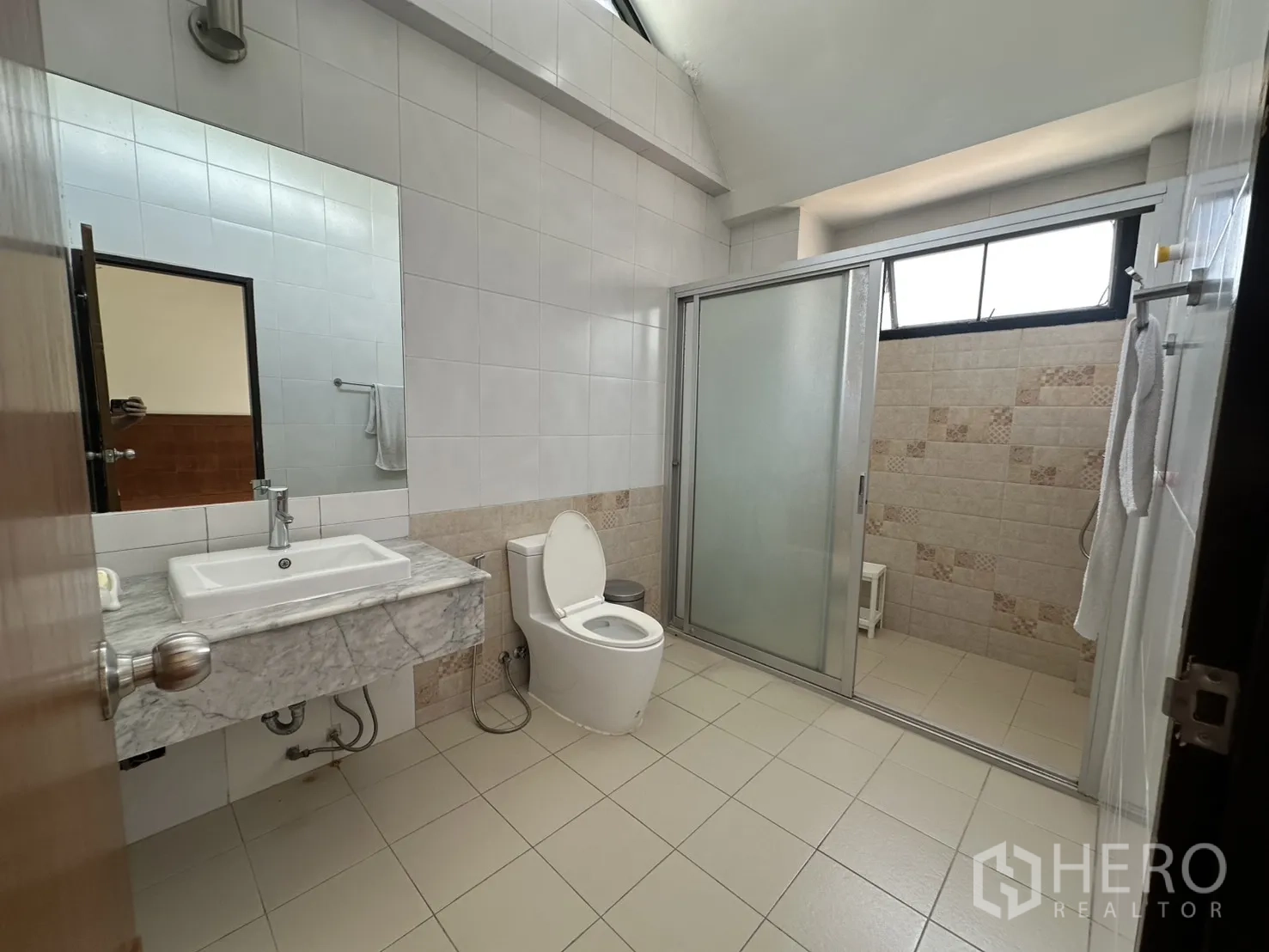 Detached House for rent in Watthana, Bangkok - Bathroom with large shower enclosure, marble countertop, and toilet.