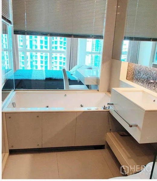 Condominium for rent in Ratchathewi, Bangkok - Contemporary bathroom with soaking tub beside a large window, vanity with mosaic backsplash and city views.