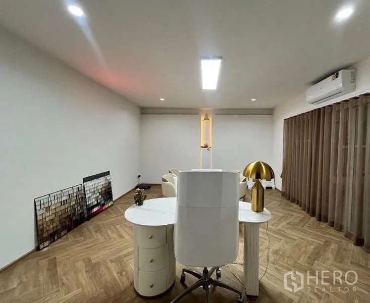 Warehouse for rent in Khan Na Yao, Bangkok - Executive office with modern desk, wood-pattern floor, and ceiling lights.