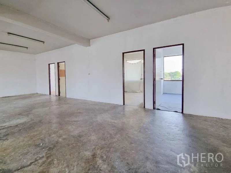Office Space for rent in Din Daeng, Bangkok - Office floor with multiple private rooms and natural light through large windows.