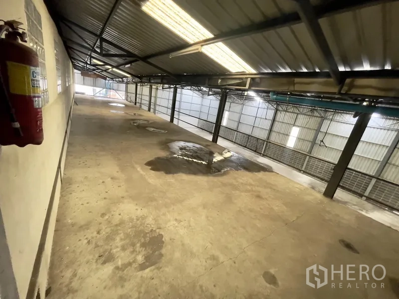 Warehouse for rent in Prawet, Bangkok - Long mezzanine storage platform beneath a metal roof.