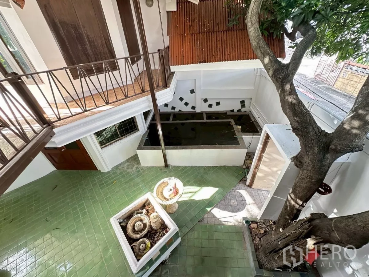 Home Office for rent in Lat Phrao, Bangkok - Top view of courtyard showing central fountain, pond and leafy tree