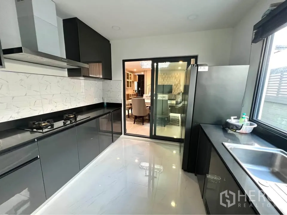 Property Image #27 for property HRE00578