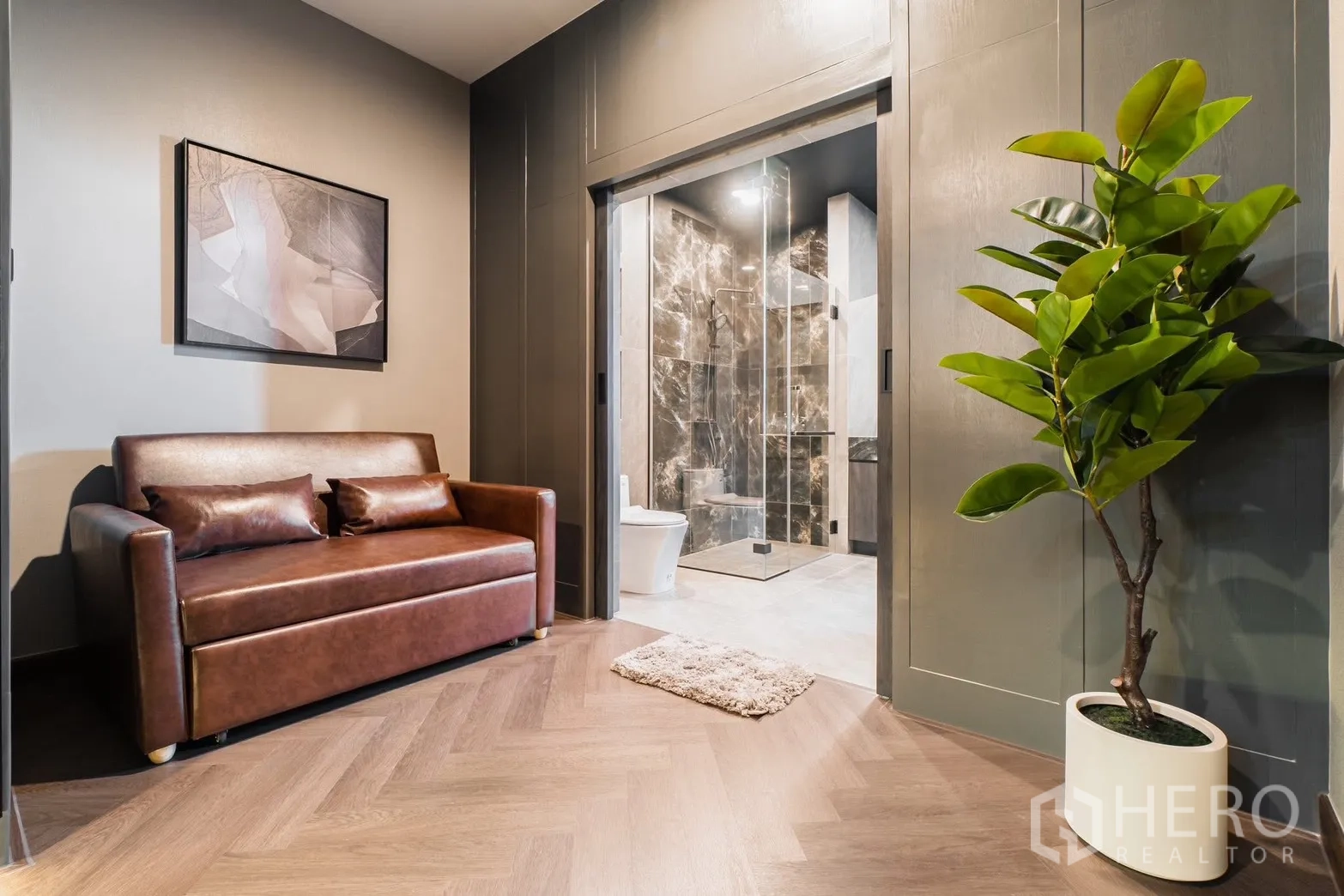 Detached House for rent or sale in Prawet, Bangkok - Suite sitting area open to bathroom with glass shower