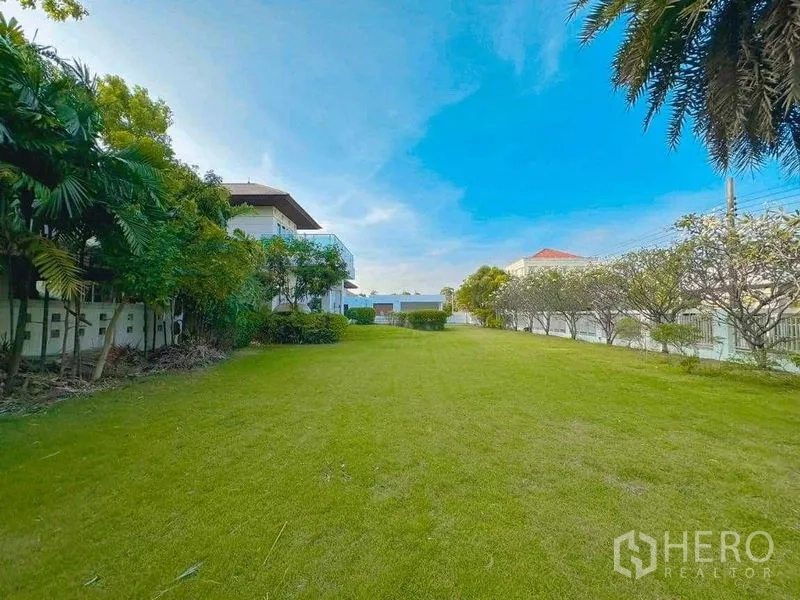 Detached House for rent or sale in Bang Phli, Samut Prakan - Expansive private lawn with mature trees beside a modern two‑storey house