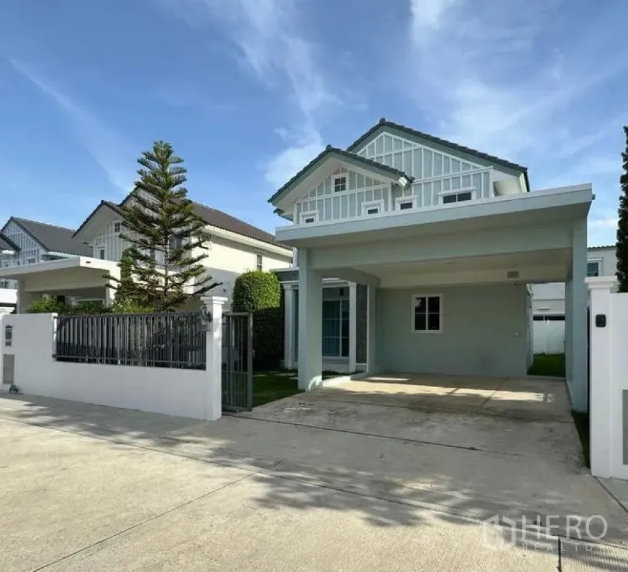 Detached House for rent - Front facade of the detached home showing gated driveway and covered parking.