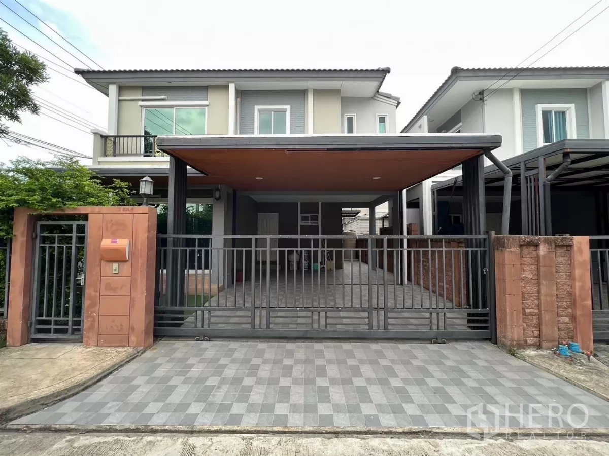 独立式住宅 出租在Suan Luang, Bangkok - 素万鲁安现代两层独栋别墅，带大门与加盖车位