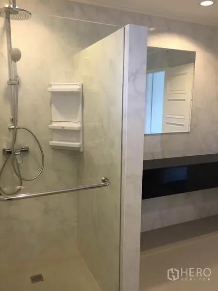 Detached House for rent in Bang Phli, Samut Prakan - Contemporary bathroom featuring a glass-enclosed shower and long vanity.
