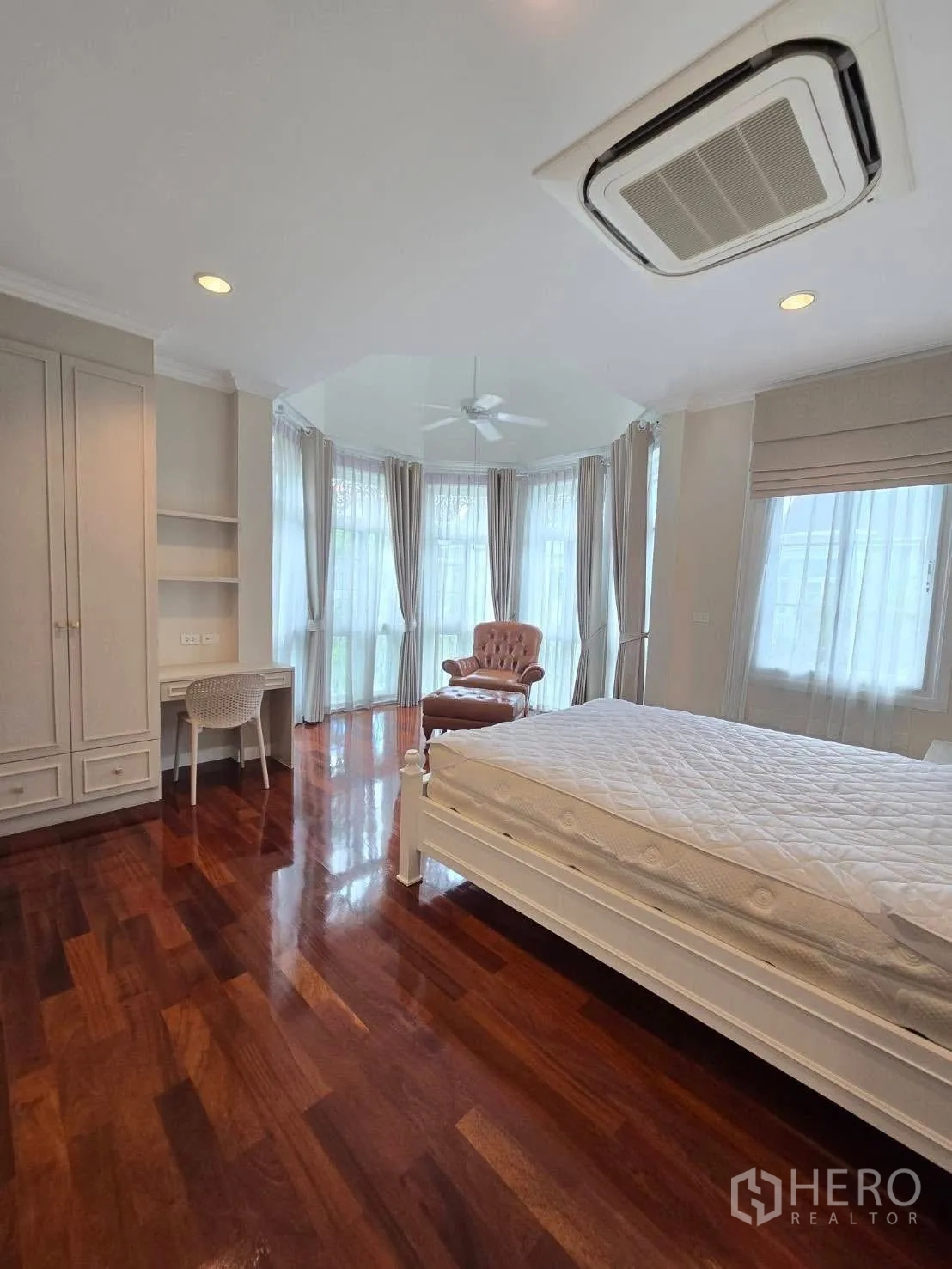 บ้านเดี่ยว for rent in Bang Na, Bangkok - ห้องนอนพร้อมแอร์แบบติดฝ้าเหนือเตียง